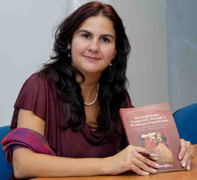 Profa. Roberta Duboc Pedrinha